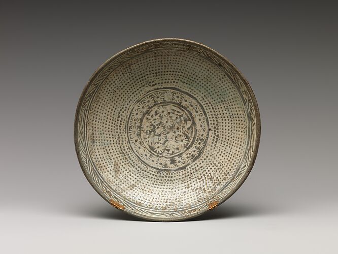 Dish with inscription and decorated with chrysanthemums and rows of dots