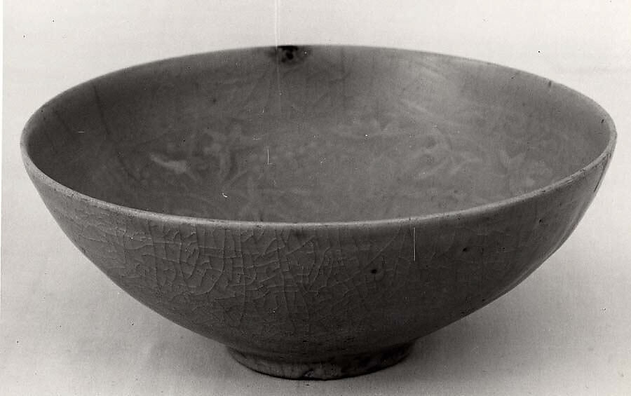 Bowl, Stoneware with inlaid decoration under celadon glaze, Korea 