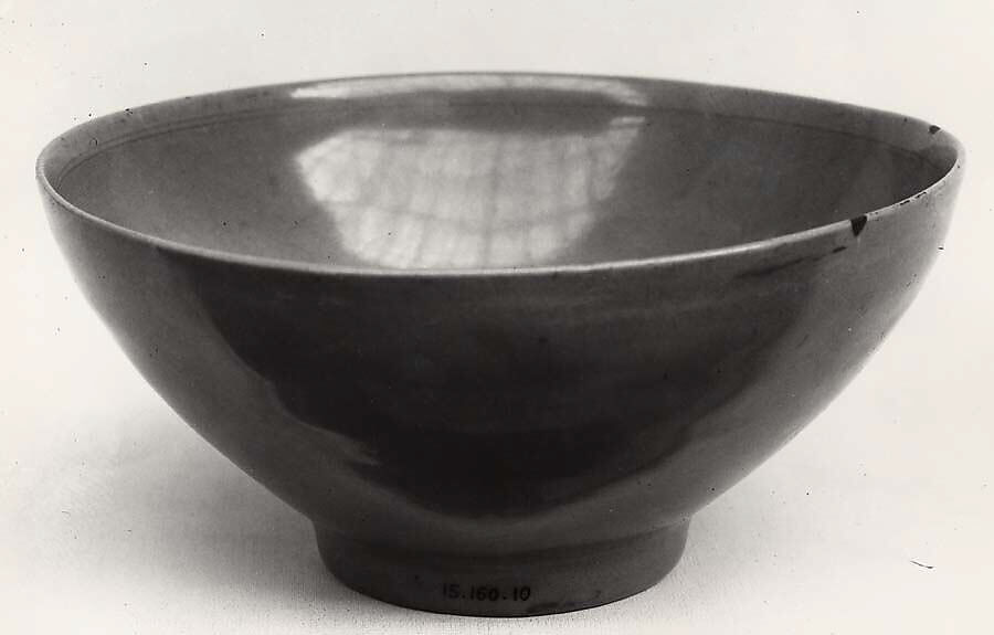 Bowl, Stoneware with incised decoration under celadon glaze, Korea 