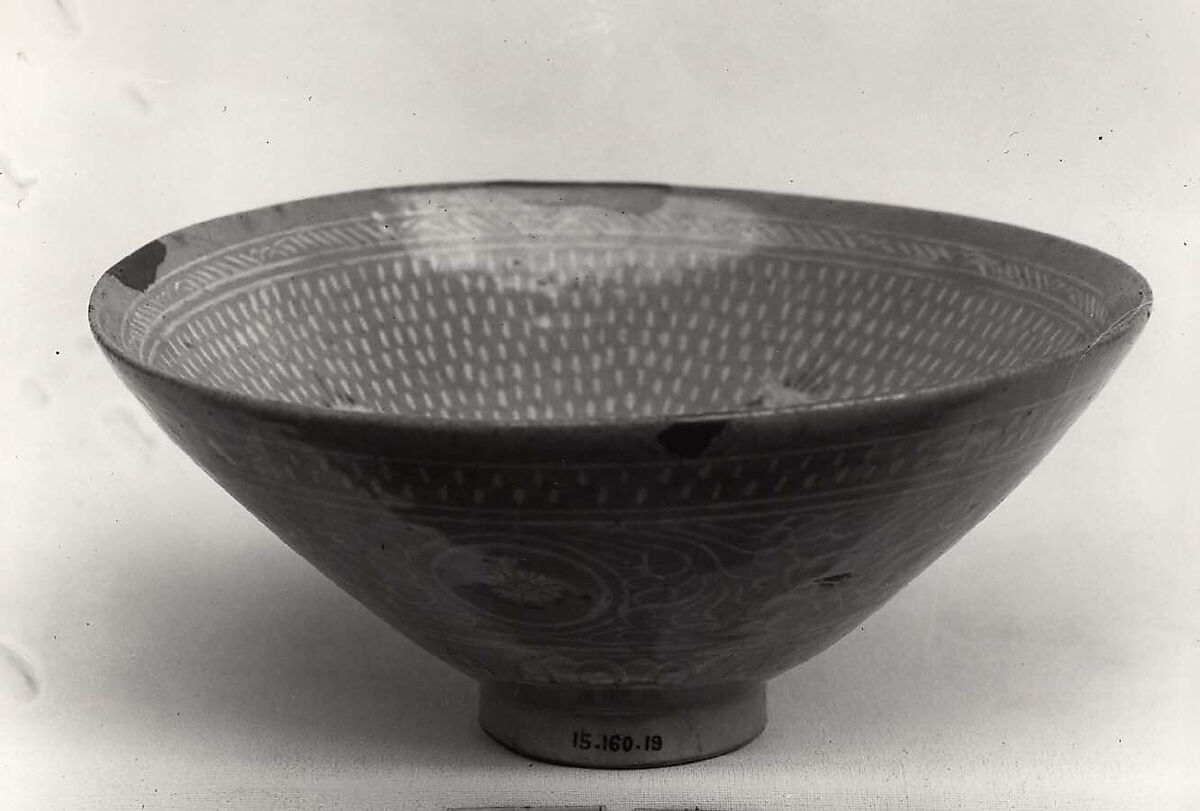 Bowl, Stoneware with inlaid decoration of cranes and clouds
under celadon glaze, Korea 