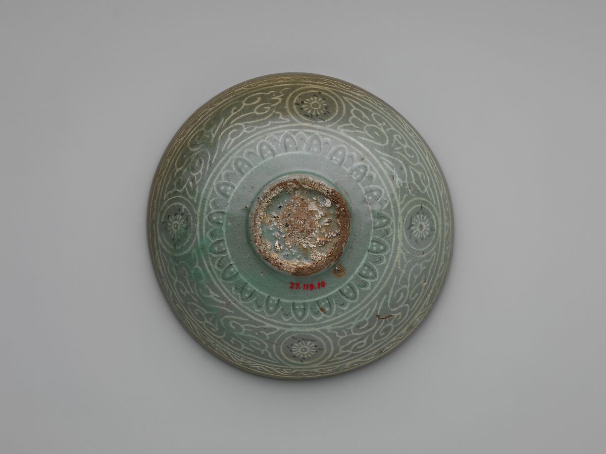 Bowl decorated with phoenixes, clouds, and chrysanthemums, Stoneware with inlaid design under celadon glaze, Korea
