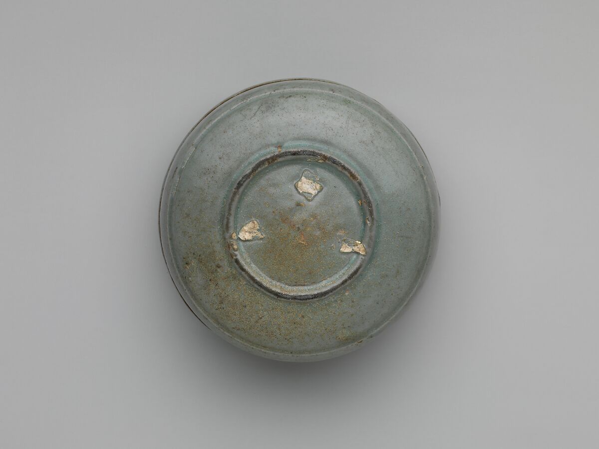 Box from set of five decorated with cranes and clouds, Stoneware with inlaid design under celadon glaze, Korea