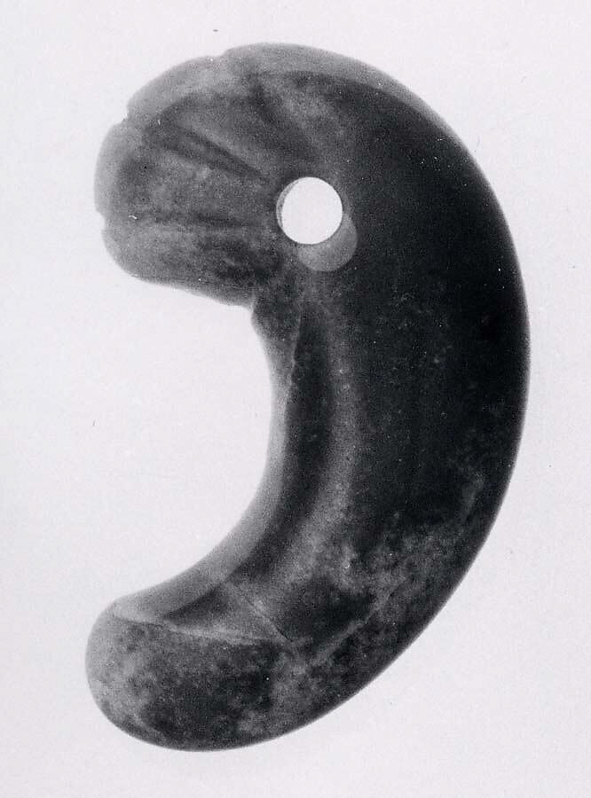 Comma-shaped ornament, Jade and silver, Korea 