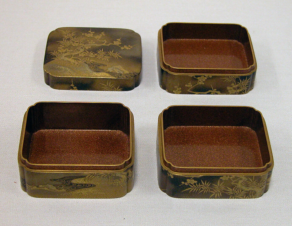 Incense Box in Three Compartments, Lacquer decorated with sprinkled gold, Japan