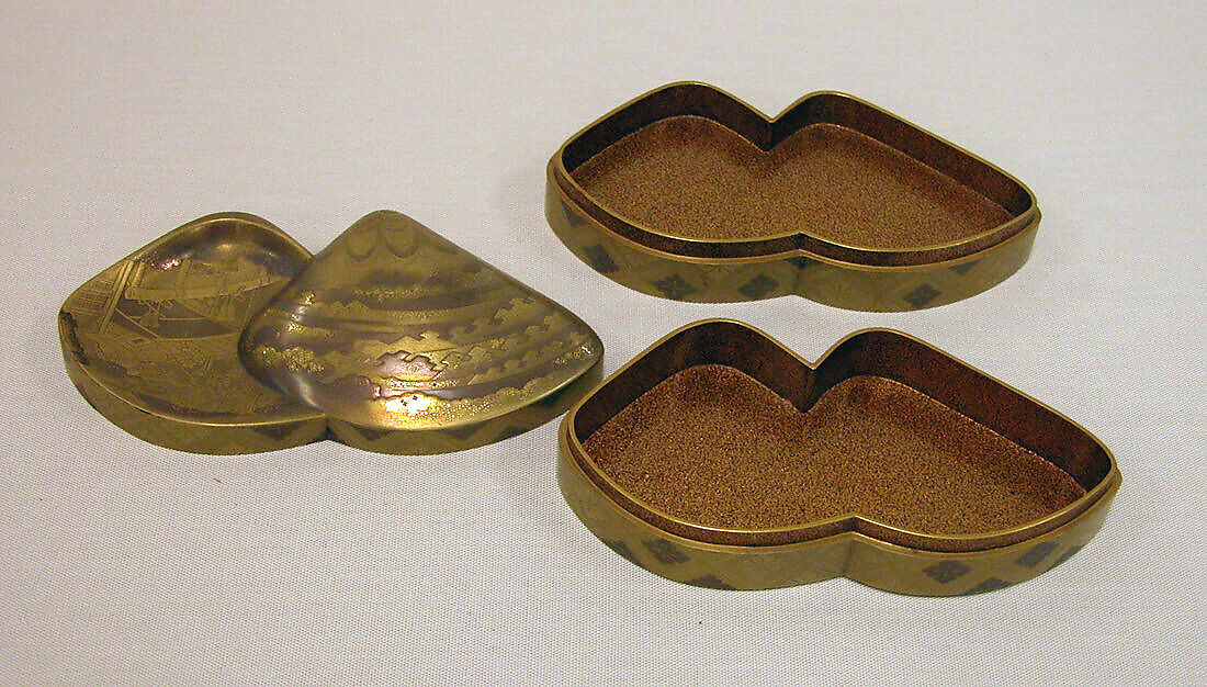 Incense Box in Two Compartments, Lacquer decorated with gold, Japan
