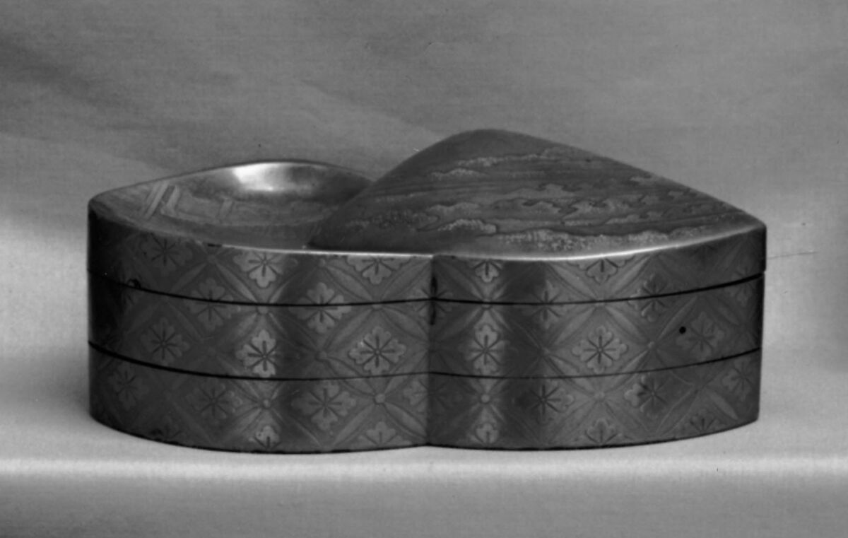 Incense Box in Two Compartments, Lacquer decorated with gold, Japan