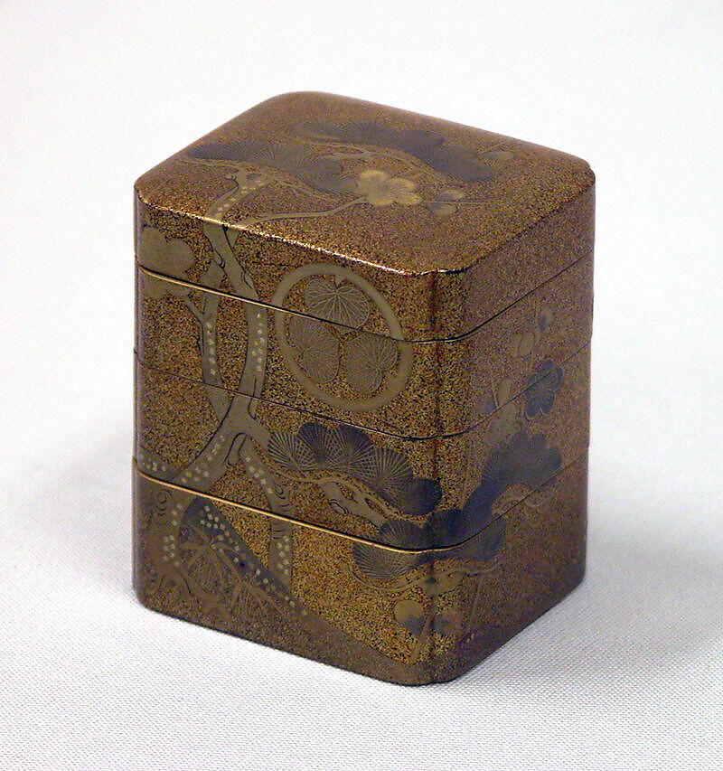 Incense Box in Three Compartments, Lacquer decorated with gold, Japan 