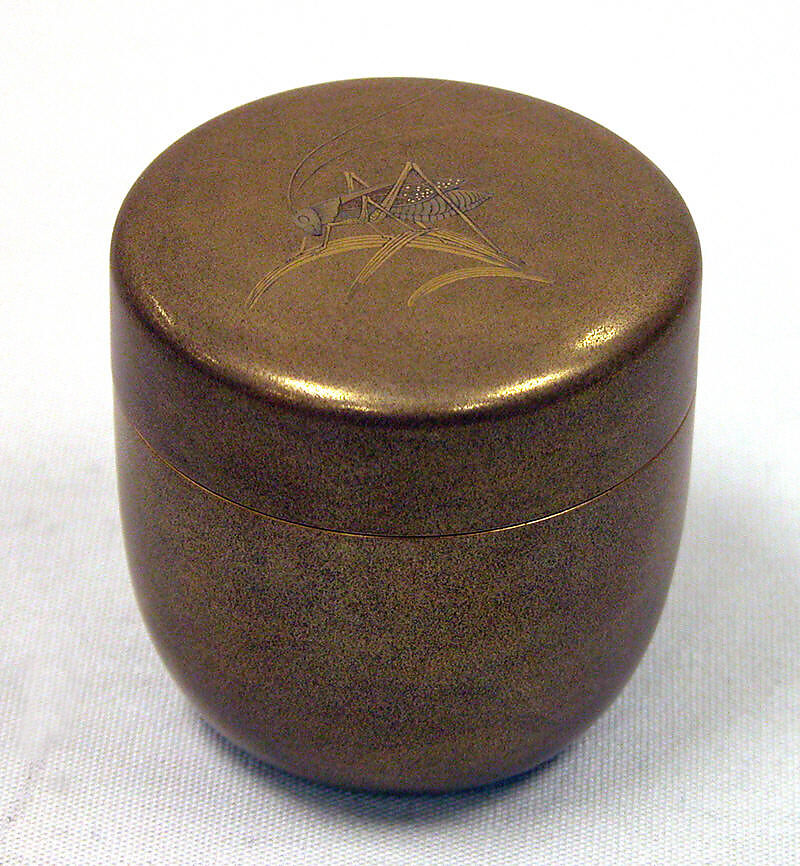 Circular Box, Lacquer decorated with gold, Japan 