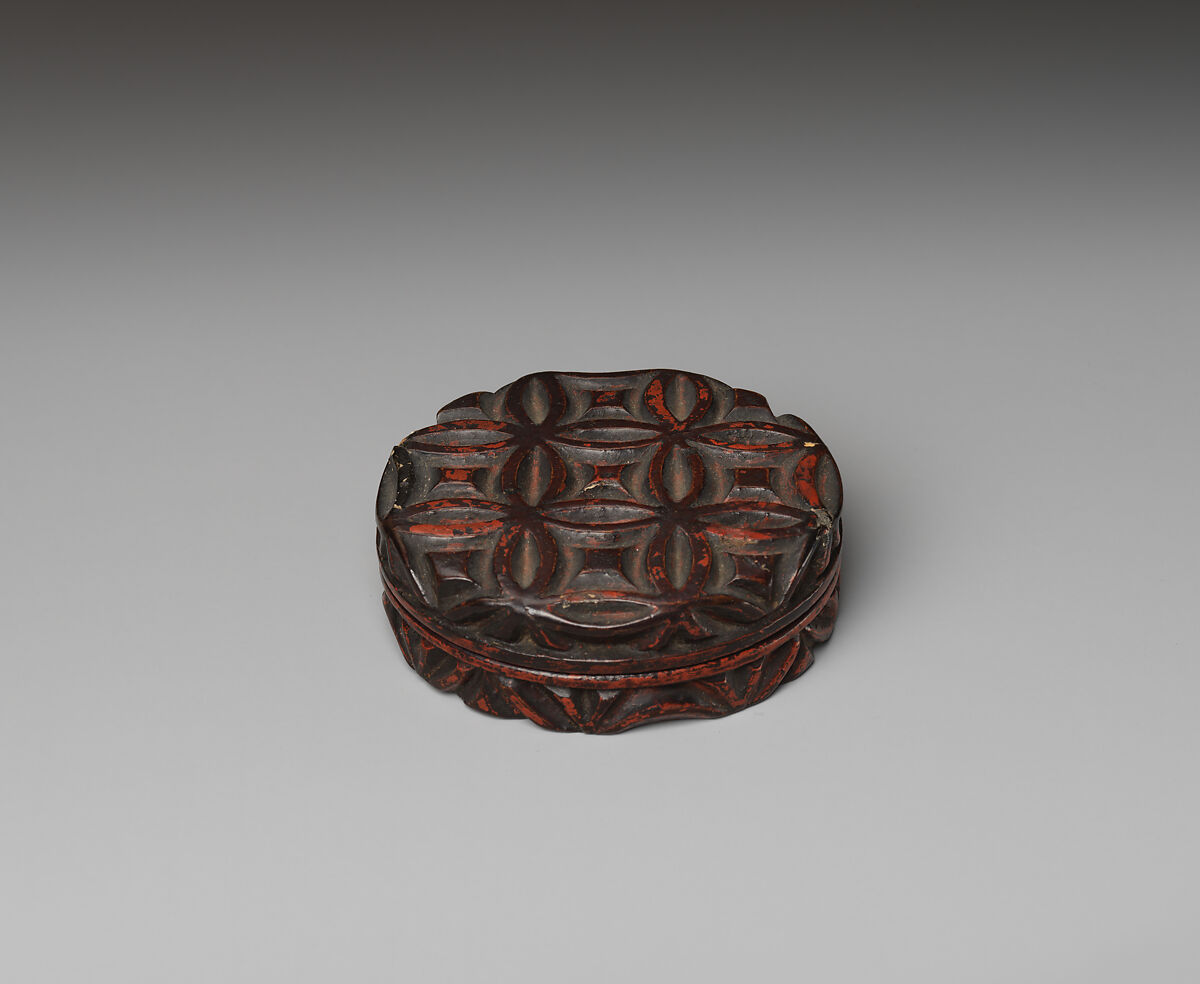 Incense Box (Kōgō) with Interlinked Circles (Shippō) Pattern, Carved wood with red and black lacquer layers (Kamakura-bori), Japan 