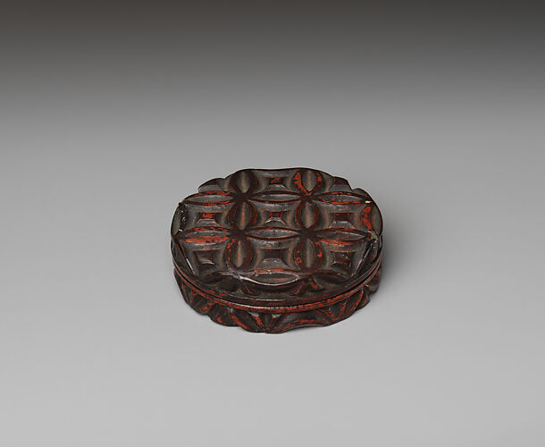 Incense Box (Kōgō) with Interlinked Circles (Shippō) Pattern