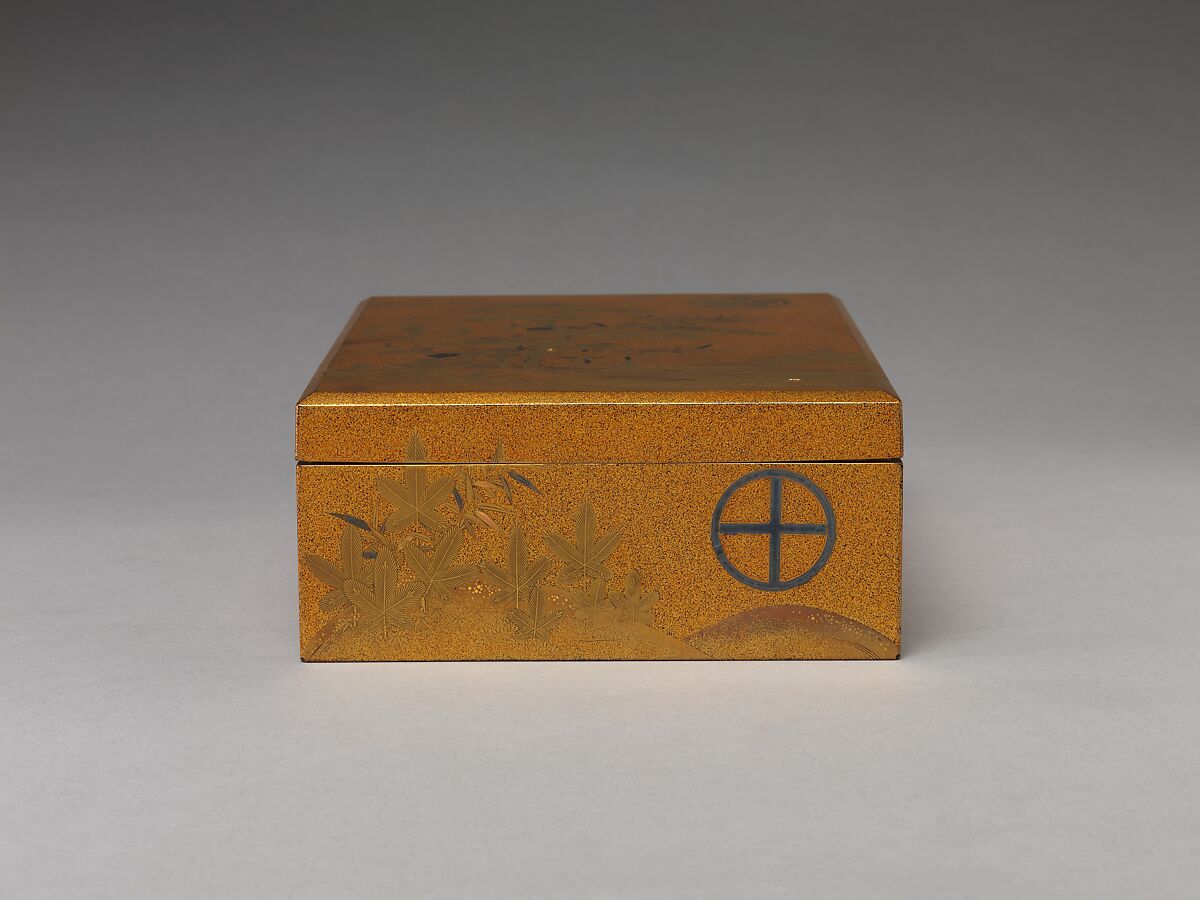 Box with cover, Sprinkled gold on lacquer (maki-e), Japan