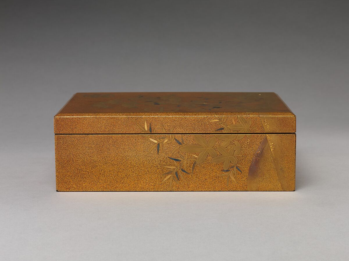 Box with cover, Sprinkled gold on lacquer (maki-e), Japan
