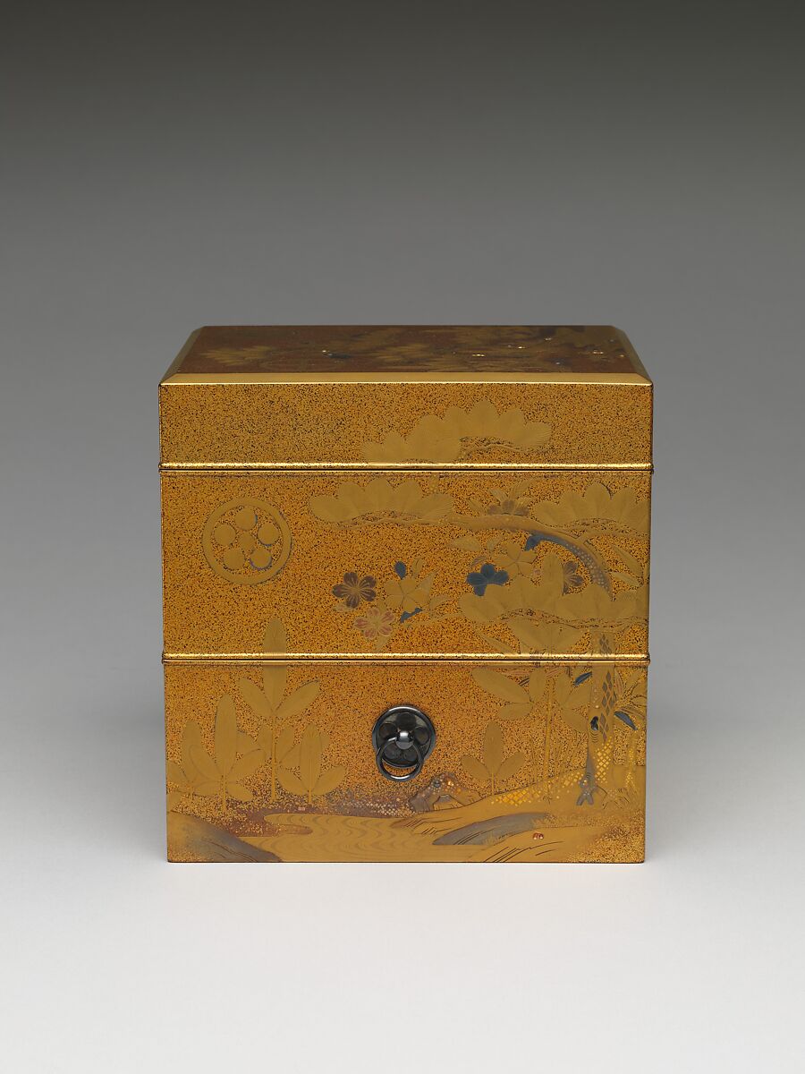 Box with lid, Sprinkled gold on lacquer (maki-e), Japan