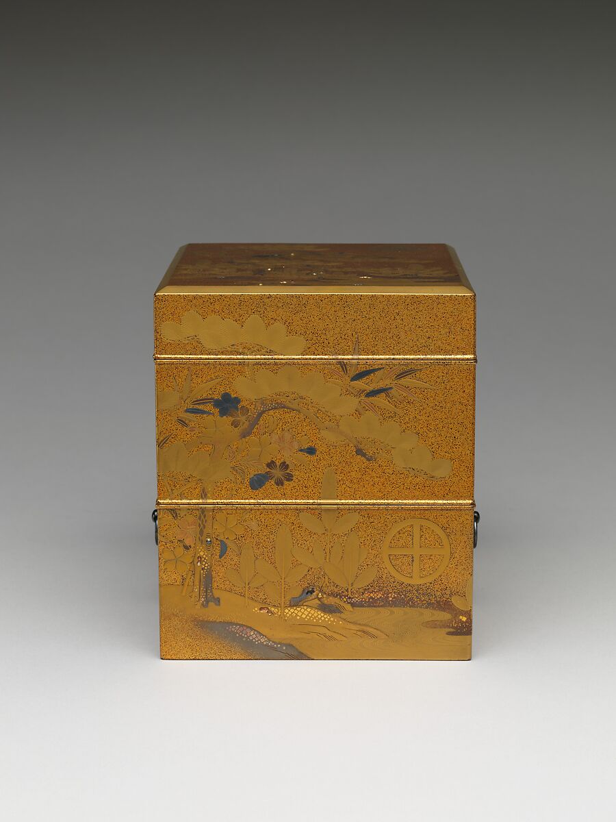 Box with lid, Sprinkled gold on lacquer (maki-e), Japan