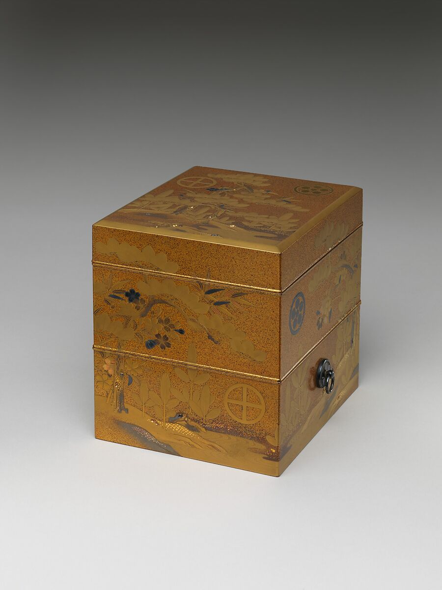 Box with lid, Sprinkled gold on lacquer (maki-e), Japan 