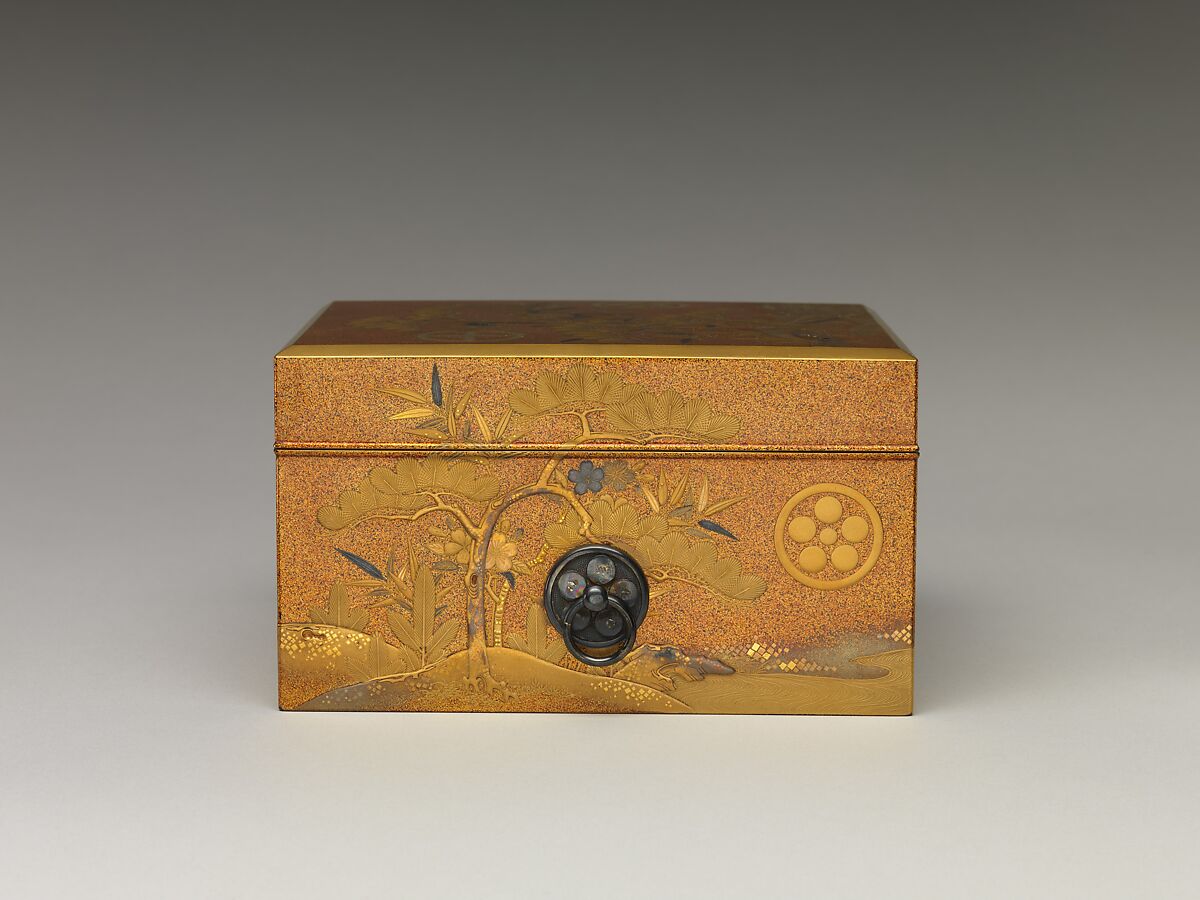 Box with lid, Sprinkled gold on lacquer (maki-e), Japan