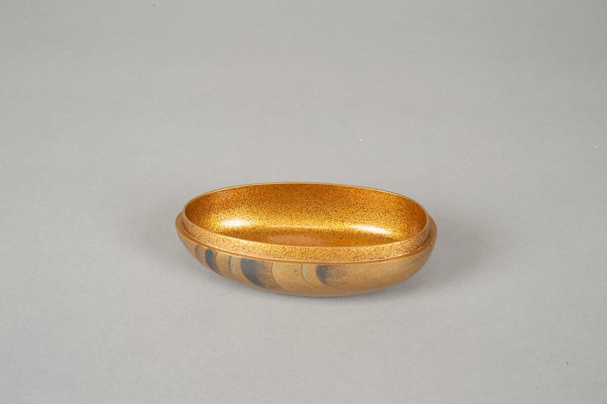 Pair of Incense Boxes (Kōgō) in the Shape of Mandarin Ducks, Lacquered wood with gold and silver takamaki-e, hiramaki-e, and togidashimaki-e, cutout gold foil application, Japan