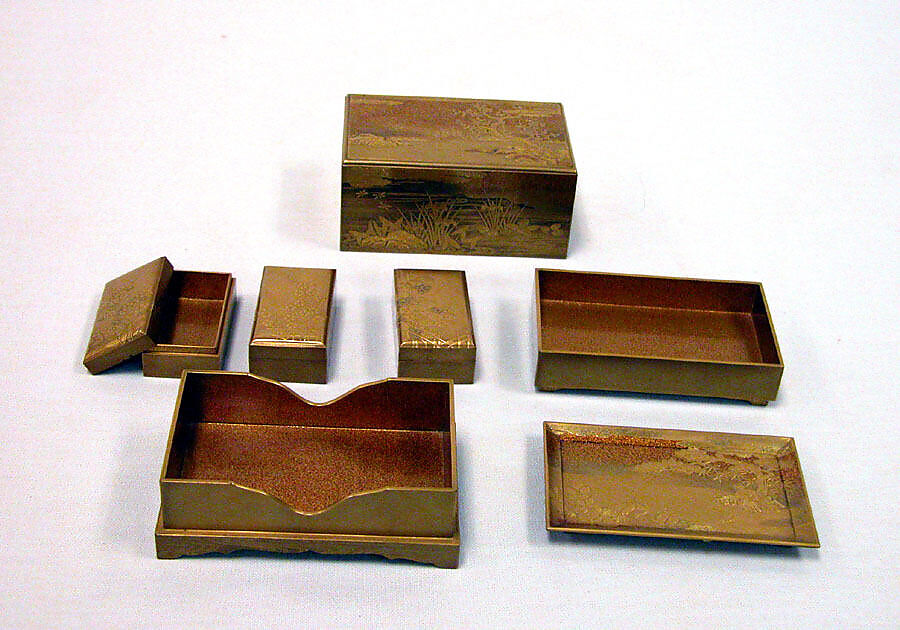 Incense box, Lacquer with gold decorations, Japan