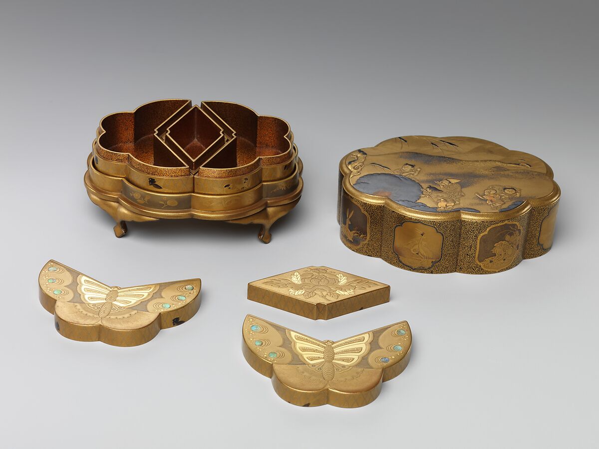 Incense box with Chinese children playing with snowballs, Gold, silver togidashi maki-e, hiramaki-e, takamaki-e, cut-out gold foil application, red lacquer, gold foil application on gold ground, Japan