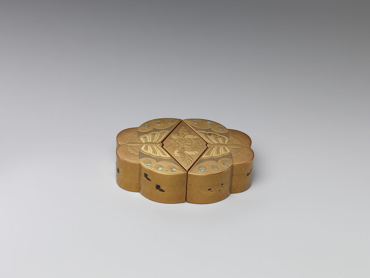 Incense box with Chinese children playing with snowballs, Gold, silver togidashi maki-e, hiramaki-e, takamaki-e, cut-out gold foil application, red lacquer, gold foil application on gold ground, Japan