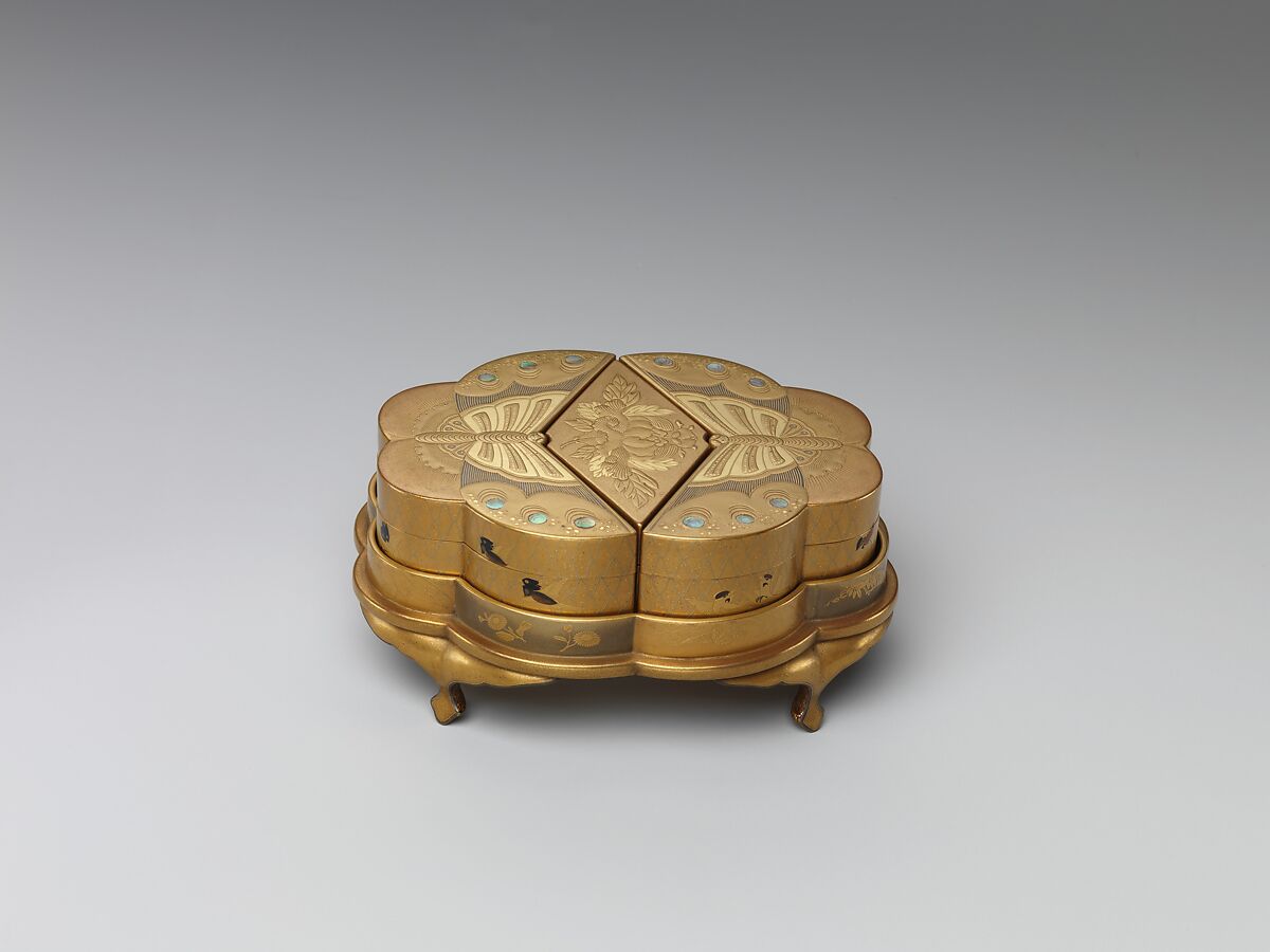 Incense box with Chinese children playing with snowballs, Gold, silver togidashi maki-e, hiramaki-e, takamaki-e, cut-out gold foil application, red lacquer, gold foil application on gold ground, Japan