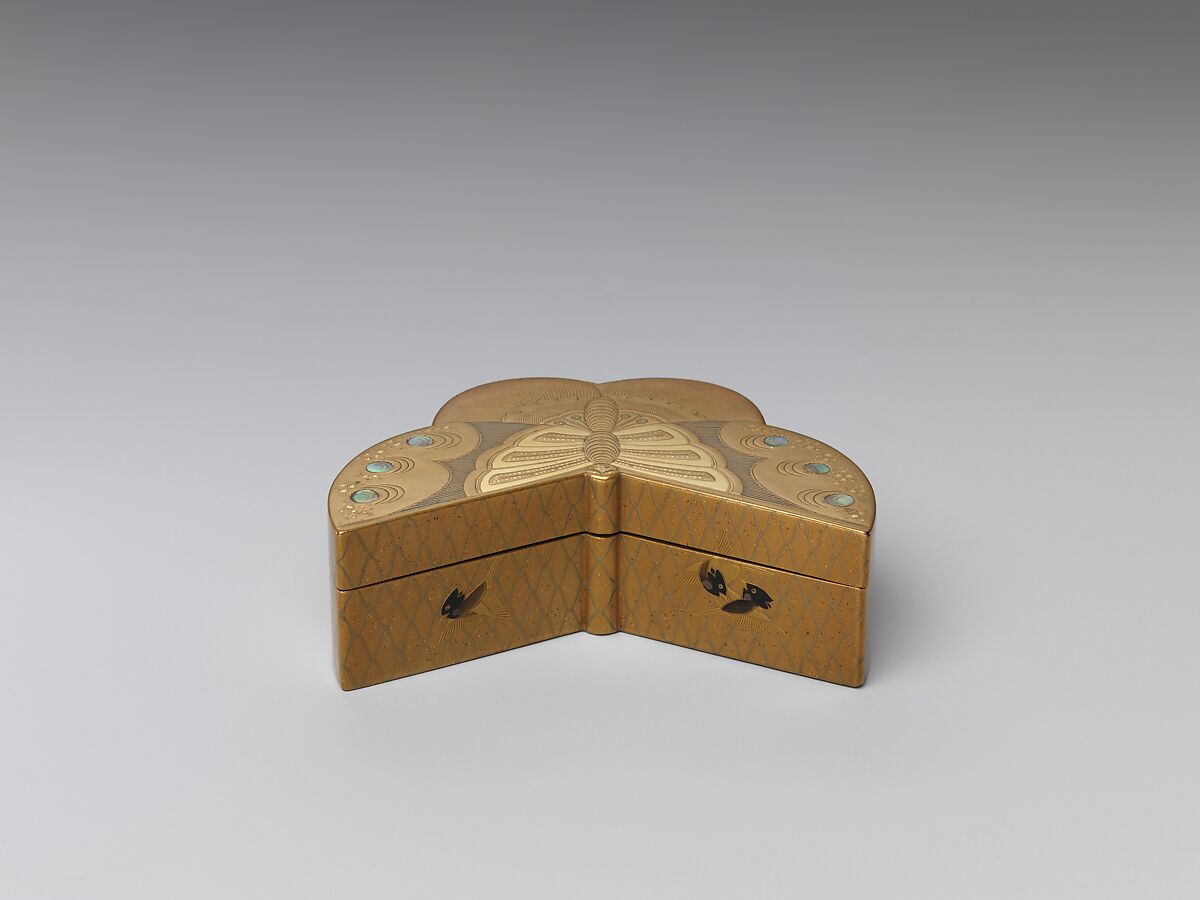 Incense box with Chinese children playing with snowballs, Gold, silver togidashi maki-e, hiramaki-e, takamaki-e, cut-out gold foil application, red lacquer, gold foil application on gold ground, Japan