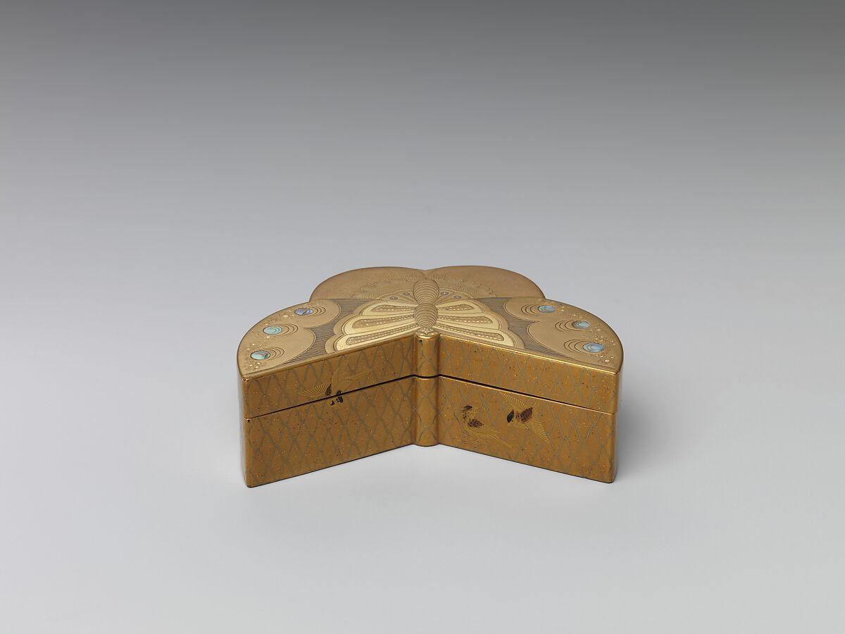 Incense box with Chinese children playing with snowballs, Gold, silver togidashi maki-e, hiramaki-e, takamaki-e, cut-out gold foil application, red lacquer, gold foil application on gold ground, Japan