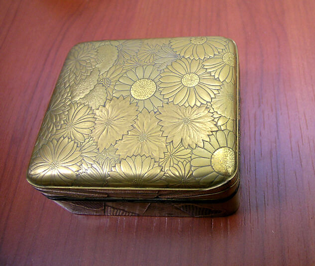Incense box, Gold lacquer, Japan 