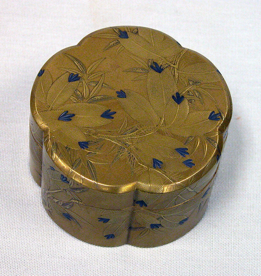 Incense box with pines, Gold, silver hiramaki-e, takamaki-e cut-out gold foil application on gold ground, Japan