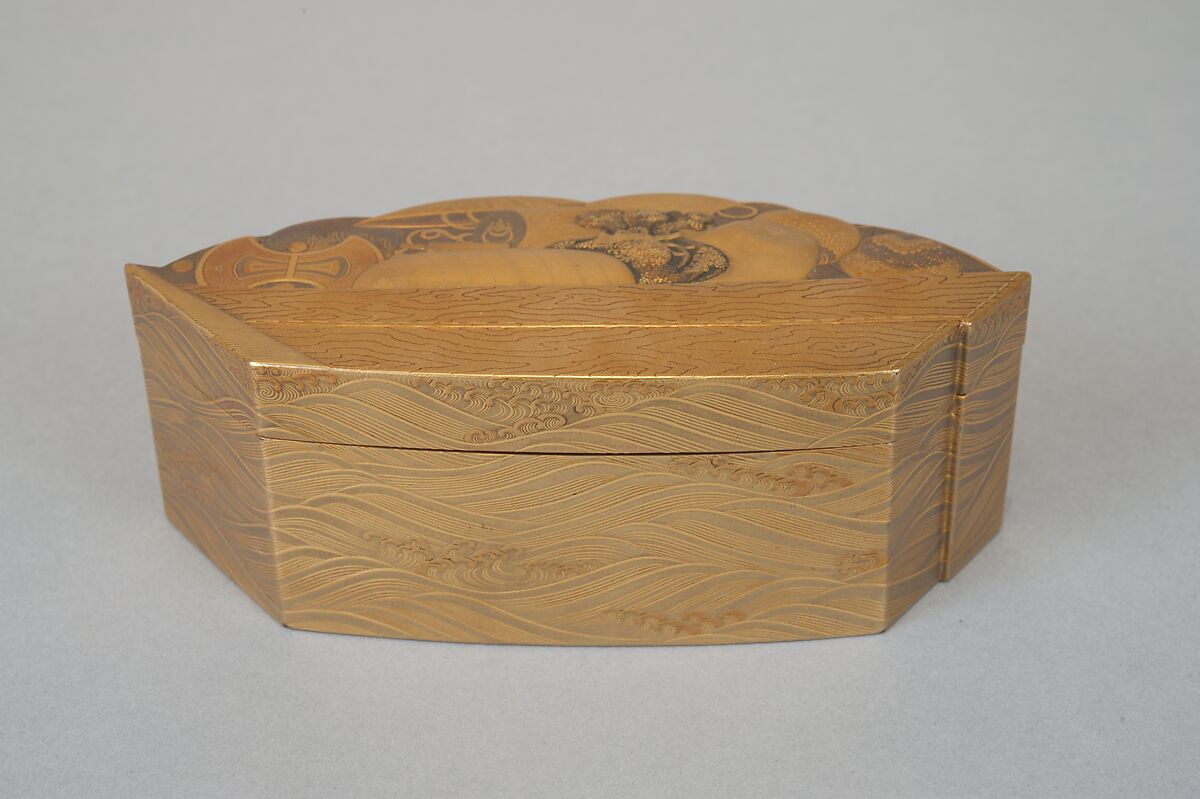 Treasure Boat-shaped Incense Box [Kōgō], Lacquered wood, gold and maki-e lacquer, Japan