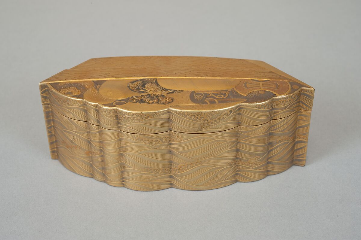 Treasure Boat-shaped Incense Box [Kōgō], Lacquered wood, gold and maki-e lacquer, Japan