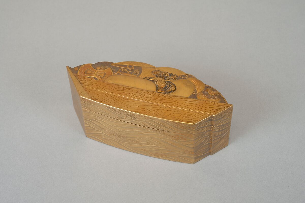 Treasure Boat-shaped Incense Box [Kōgō], Lacquered wood, gold and maki-e lacquer, Japan