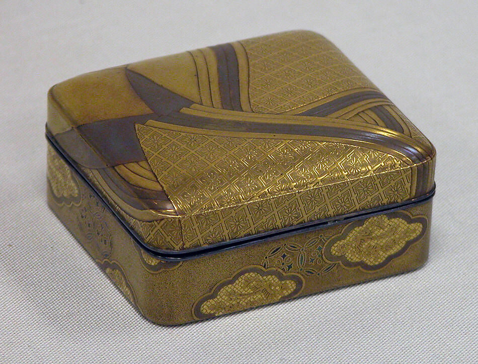 Kobako, Gold lacquer inlaid with mother-of-pearl, Japan 