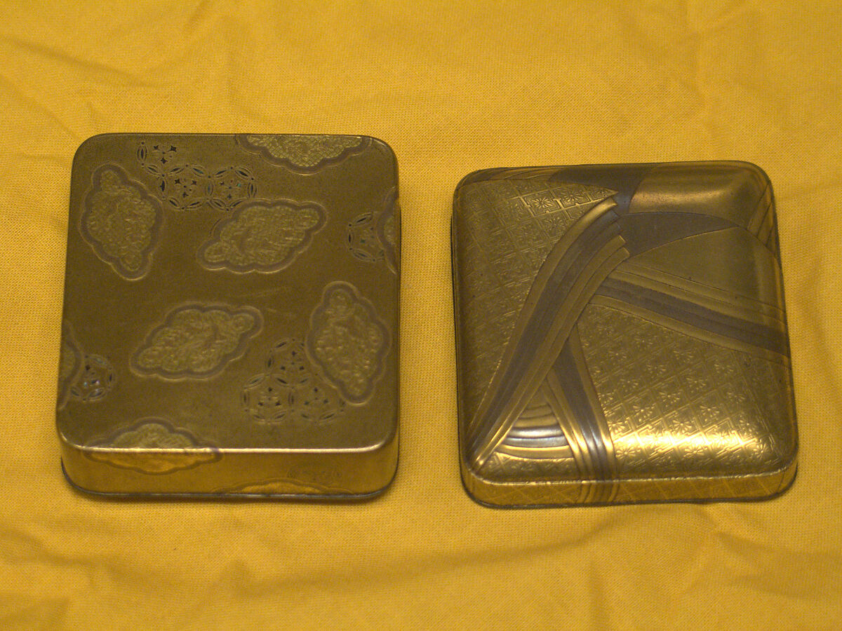 Kobako, Gold lacquer inlaid with mother-of-pearl, Japan