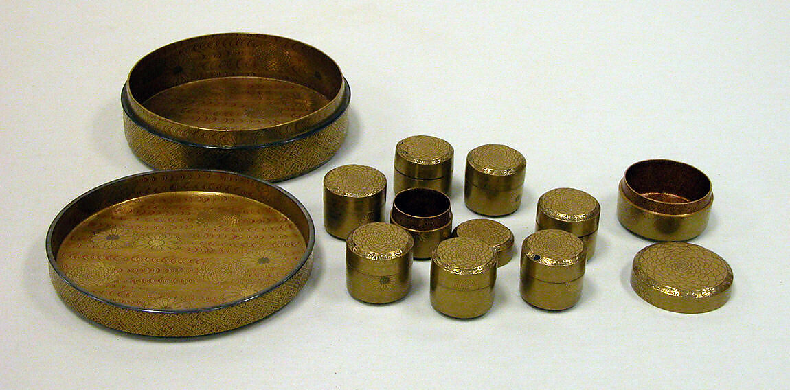 Box, Gold lacquer inlaid with mother-of-pearl, Japan