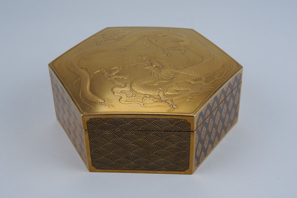 Kobako, Lacquer with gold, Japan