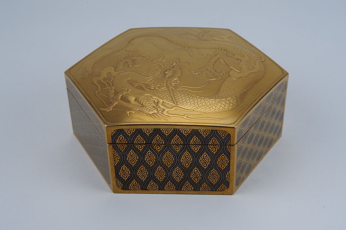 Kobako, Lacquer with gold, Japan