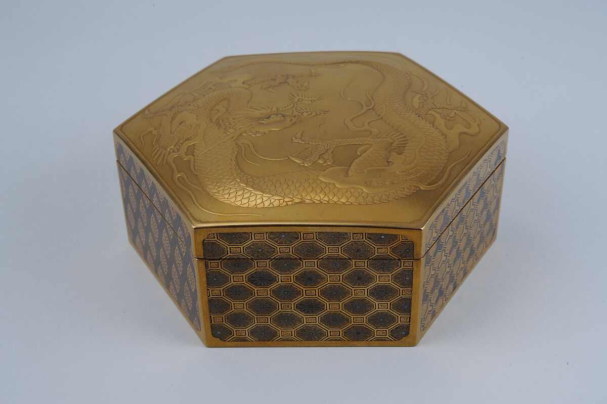 Kobako, Lacquer with gold, Japan