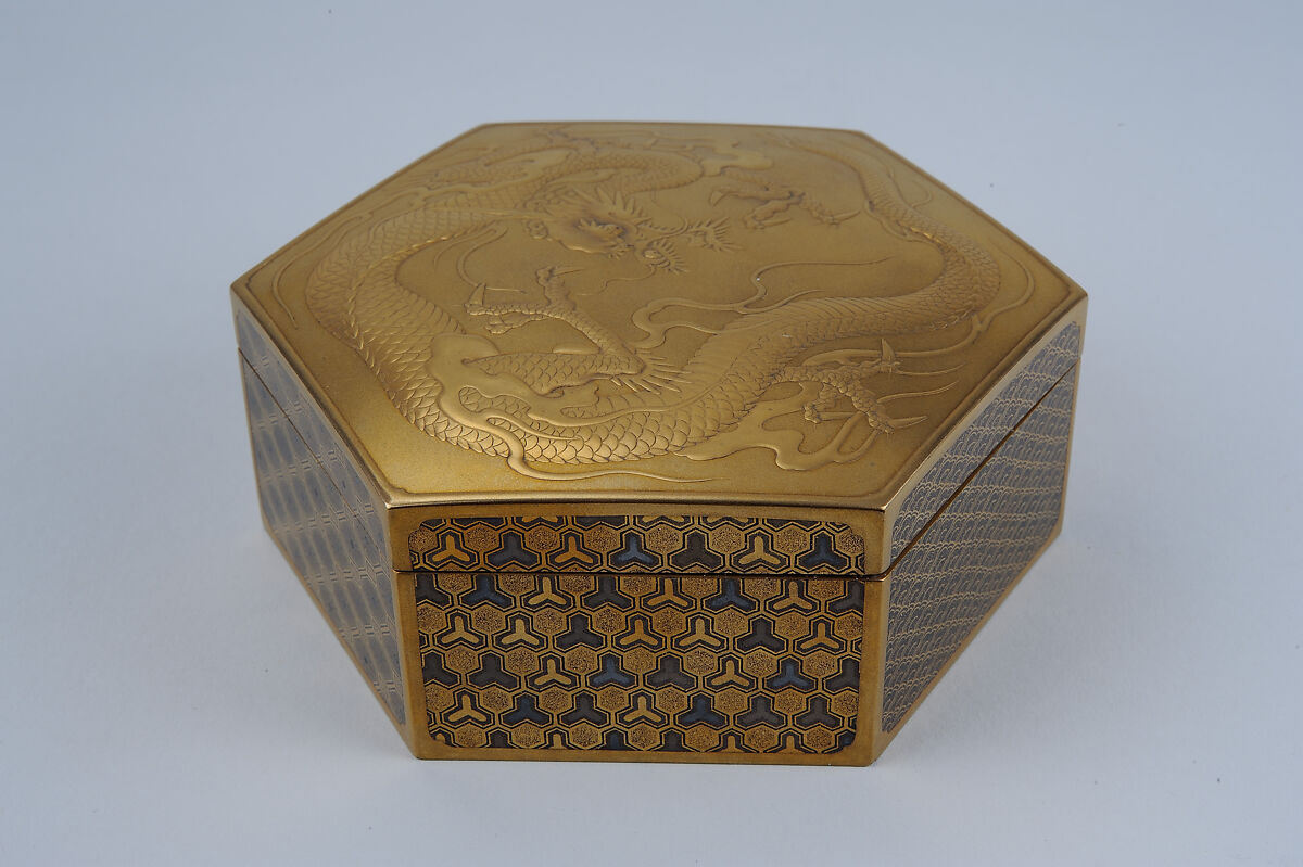Kobako, Lacquer with gold, Japan