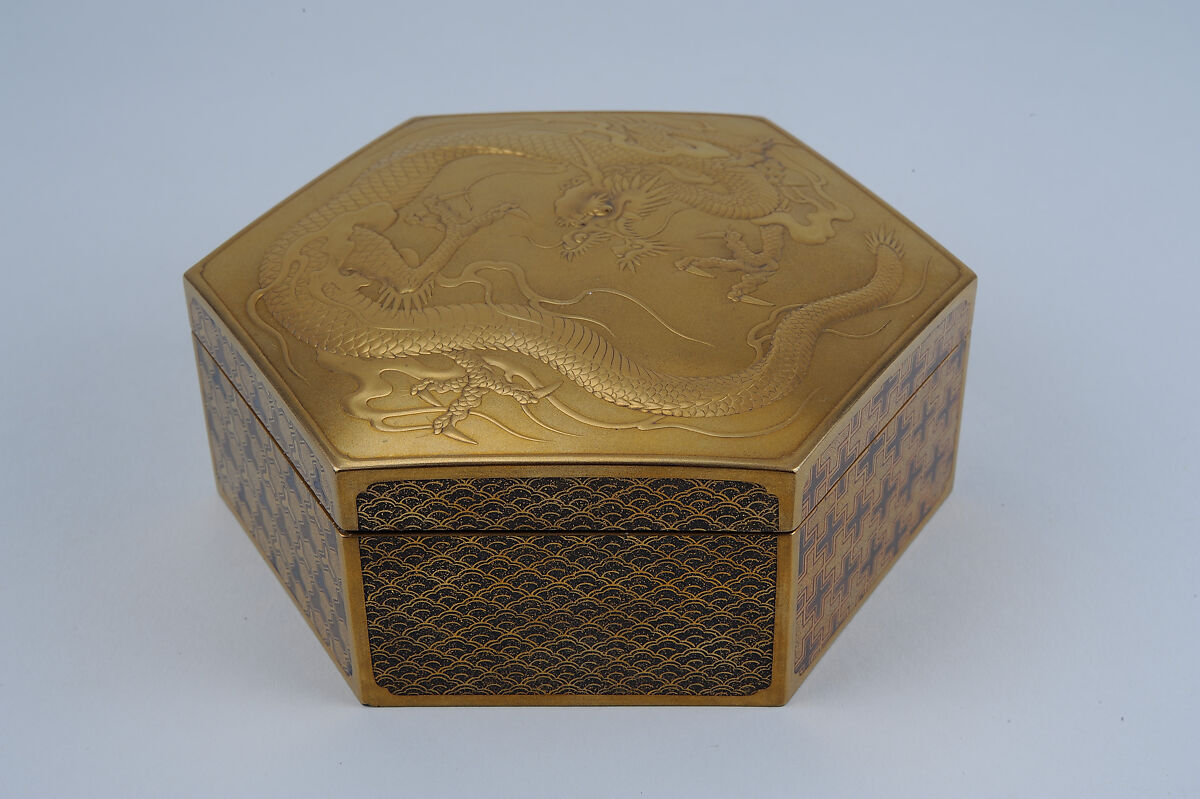 Kobako, Lacquer with gold, Japan