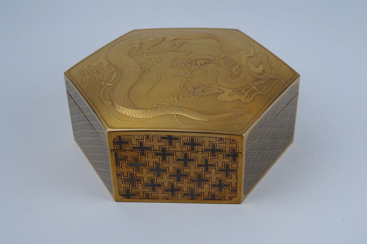 Kobako, Lacquer with gold, Japan