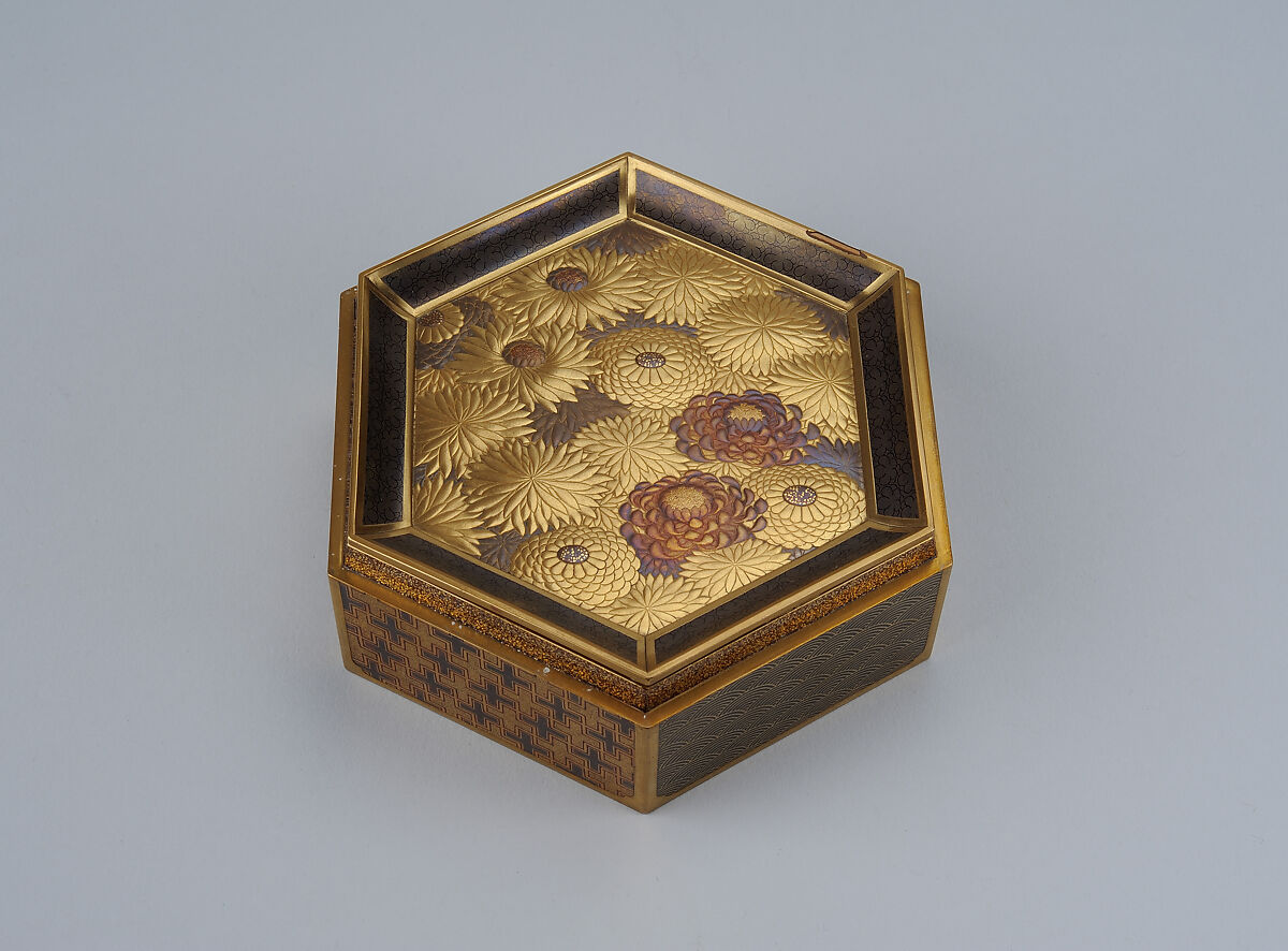 Kobako, Lacquer with gold, Japan