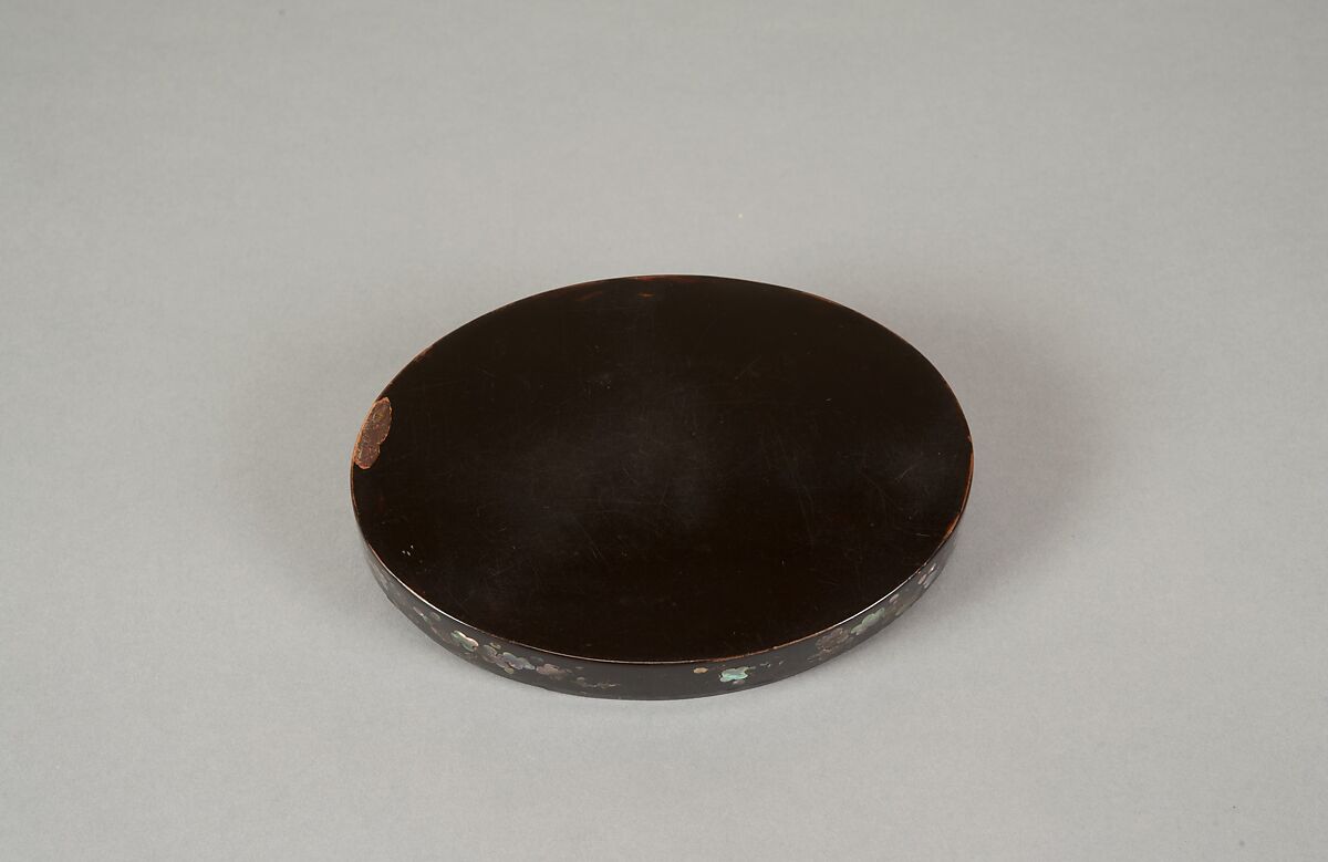Box with the Poet Narihira, Black lacquer over copper, inlaid with mother-of-pearl, Japan