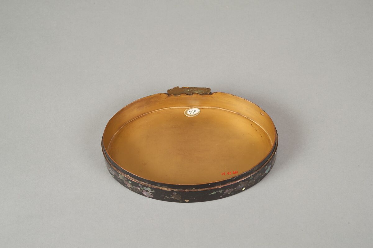 Box with the Poet Narihira, Black lacquer over copper, inlaid with mother-of-pearl, Japan