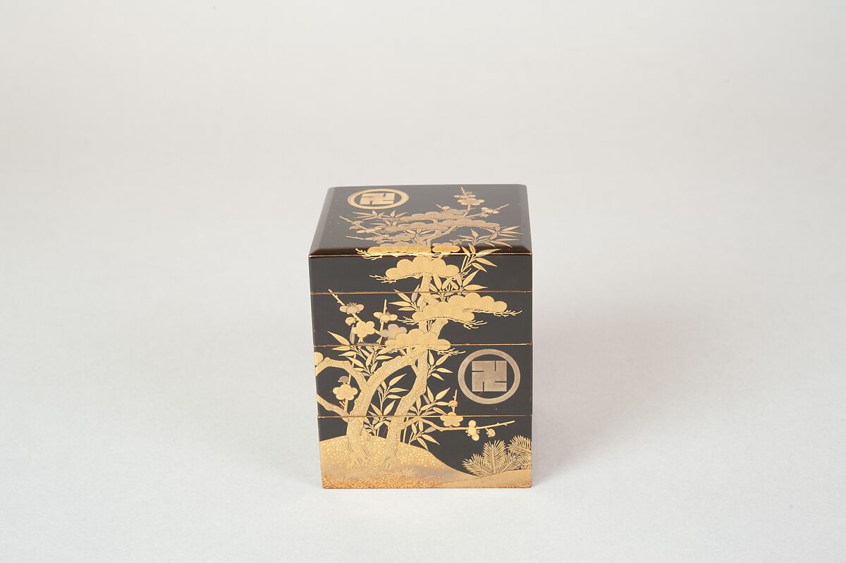Tiered Incense Box (Jūkōgō) with Family Crest, Pine, Bamboo, and Plum, Lacquer with sprinkled gold, Japan
