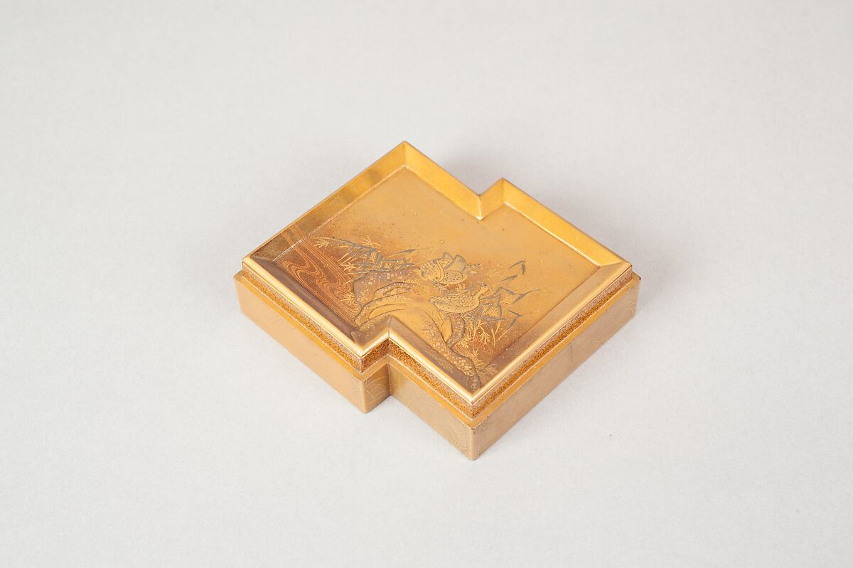 Box with tray, Gold lacquer, Japan