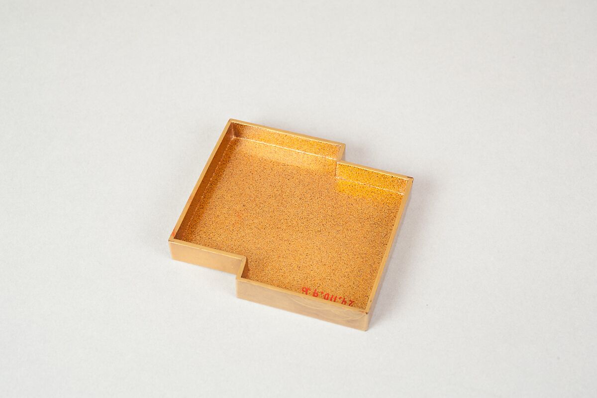 Box with tray, Gold lacquer, Japan