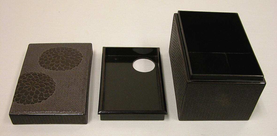 Box with tray, Lacquer, Japan