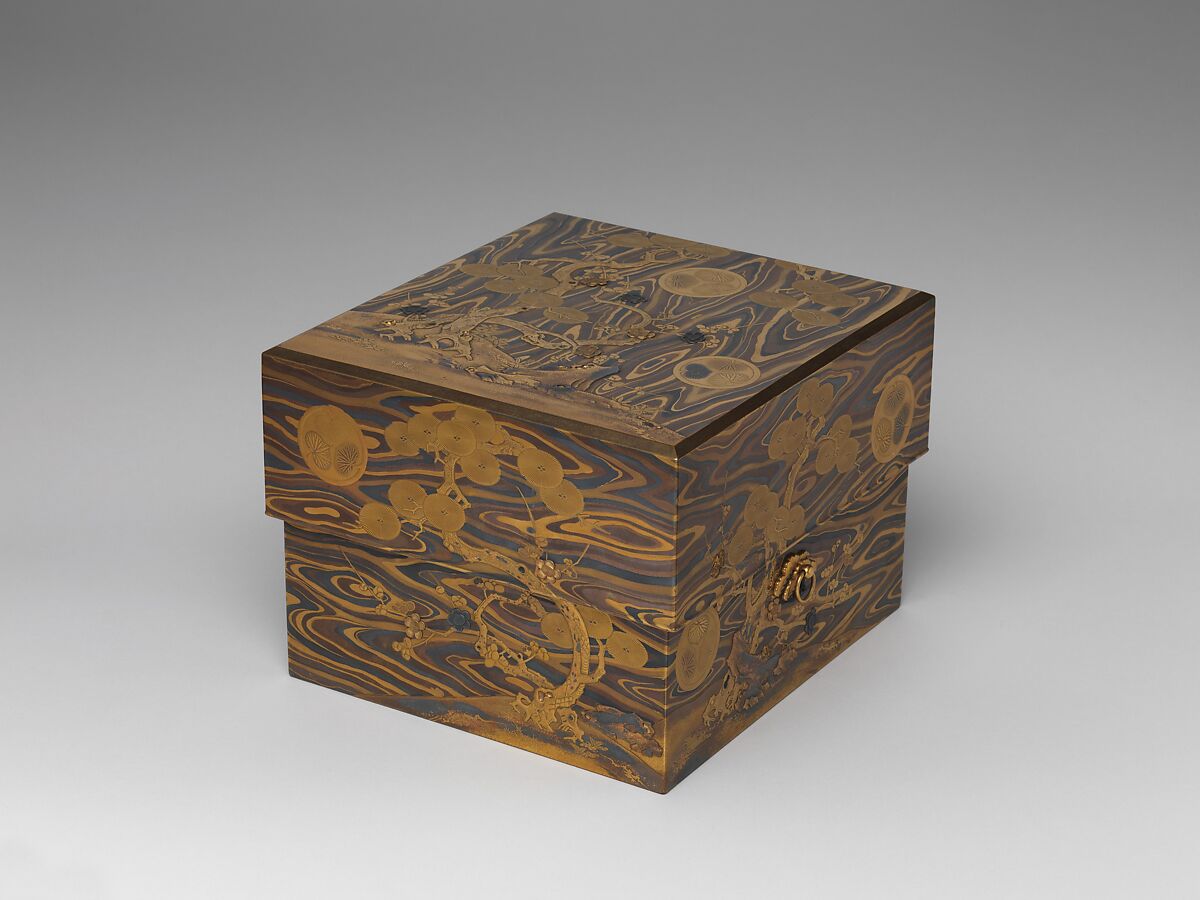 Box for Hair Ornaments (motoyui-bako) with Pine, Bamboo, Plum, and Tokugawa Family Crest on Wood-Grain Ground

