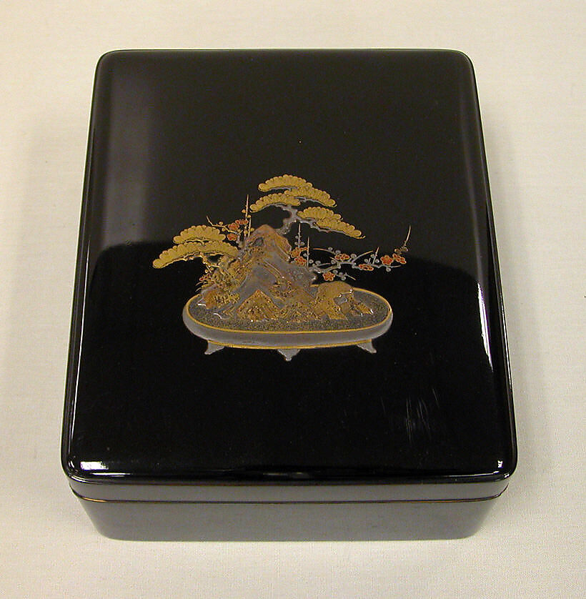 Box, Rōirō lacquer with takamakie of gold, red and silver, Japan 